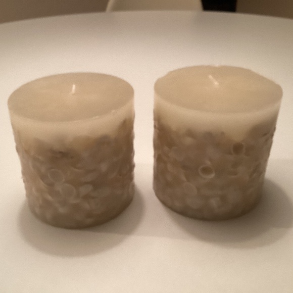 Crate and Barrel Ivory Sea Shell Embedded Large Pillar Candles 4x4” 2 NWT - Picture 1 of 4